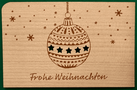 Holzkarte Frohe Weihnachten mit Weihnachtskugel